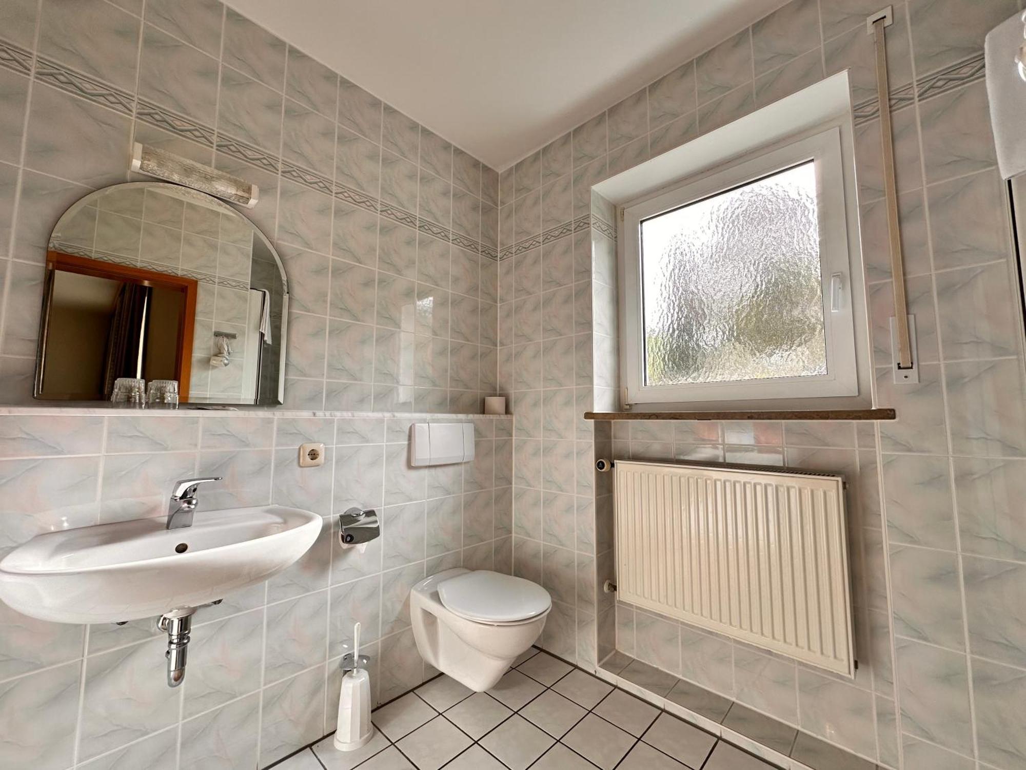 Pension Zum Loewen, Parkplatz, Fruehstueck, Wlan, Zentral Бад-Штебен Экстерьер фото